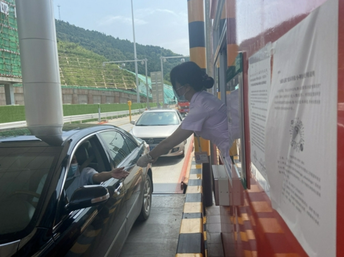 全國率先！四川這條高速公路試點人工車道通行費“紙改電”